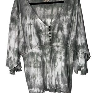 POL Women's Tie-Dye Top in Gray/Green